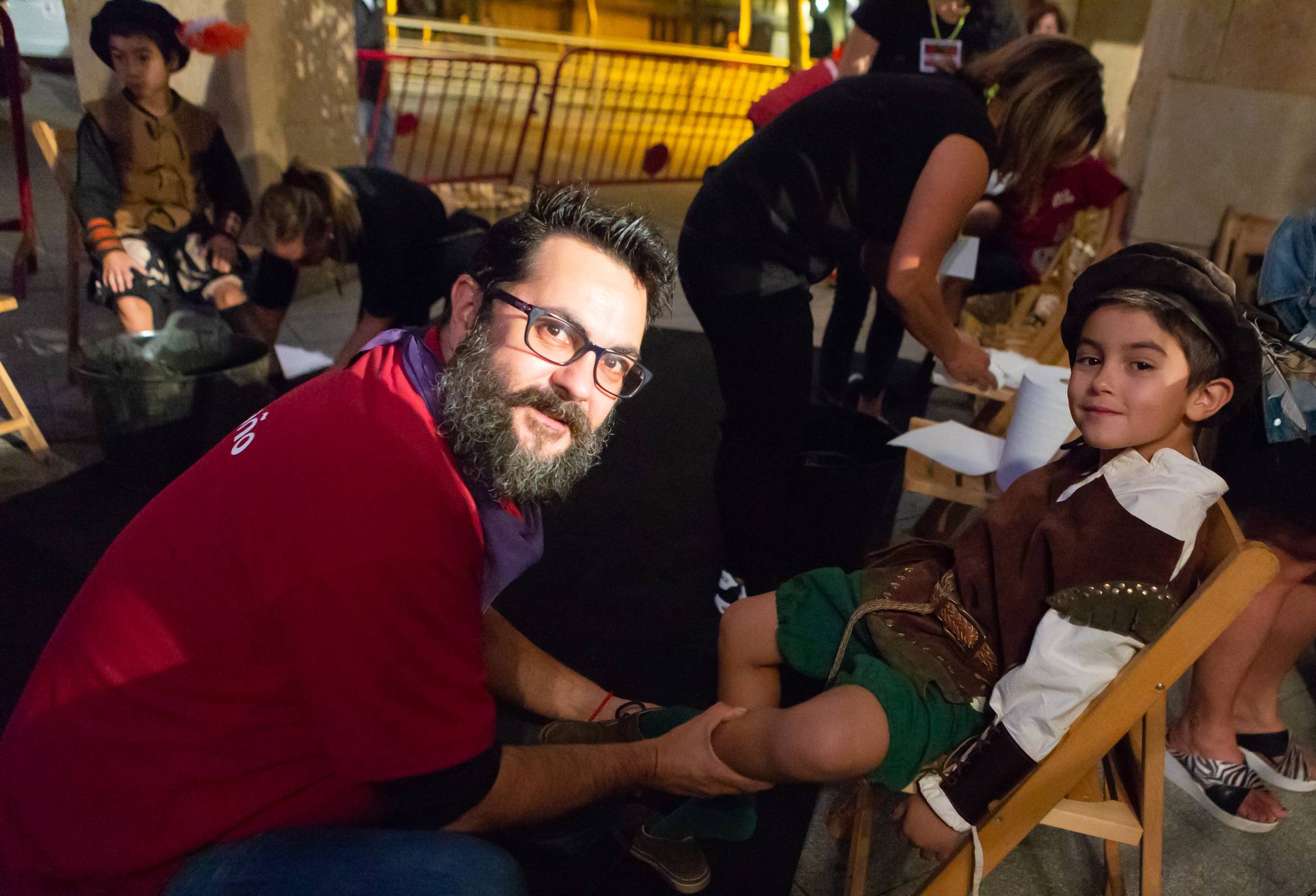 Los Voluntarios de Logroño fueron protagonistas de la edición de este año del pisado popular de uvas.