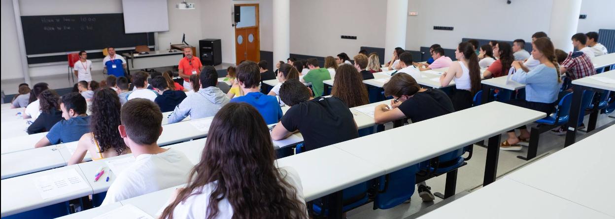 Educación, primera facultad de la UR que limita el uso de móviles en las aulas