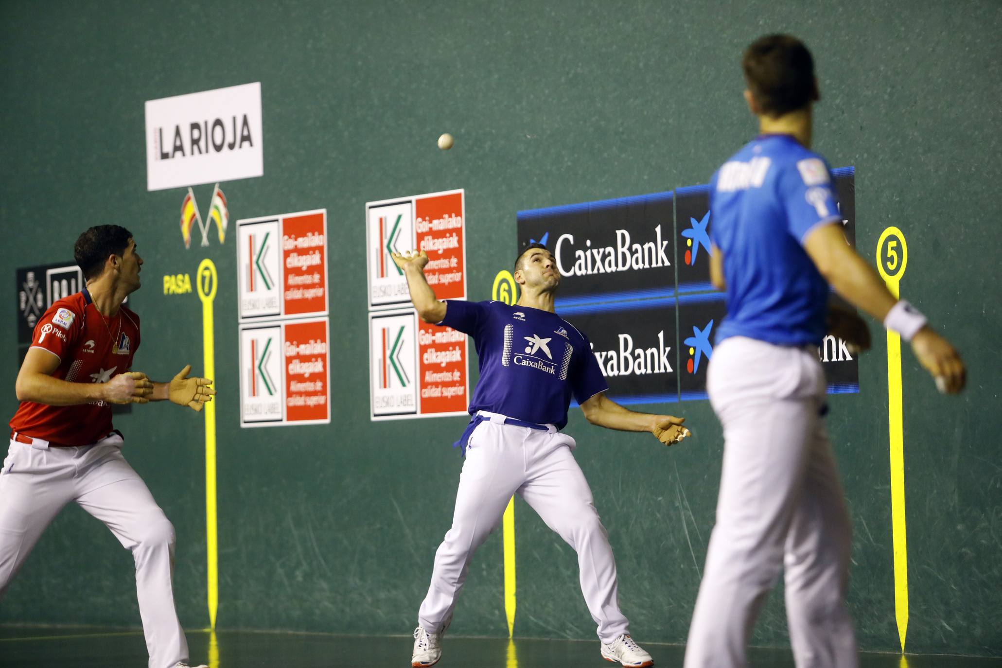 Victoria de Salaverri y Artola en la feria matea de pelota