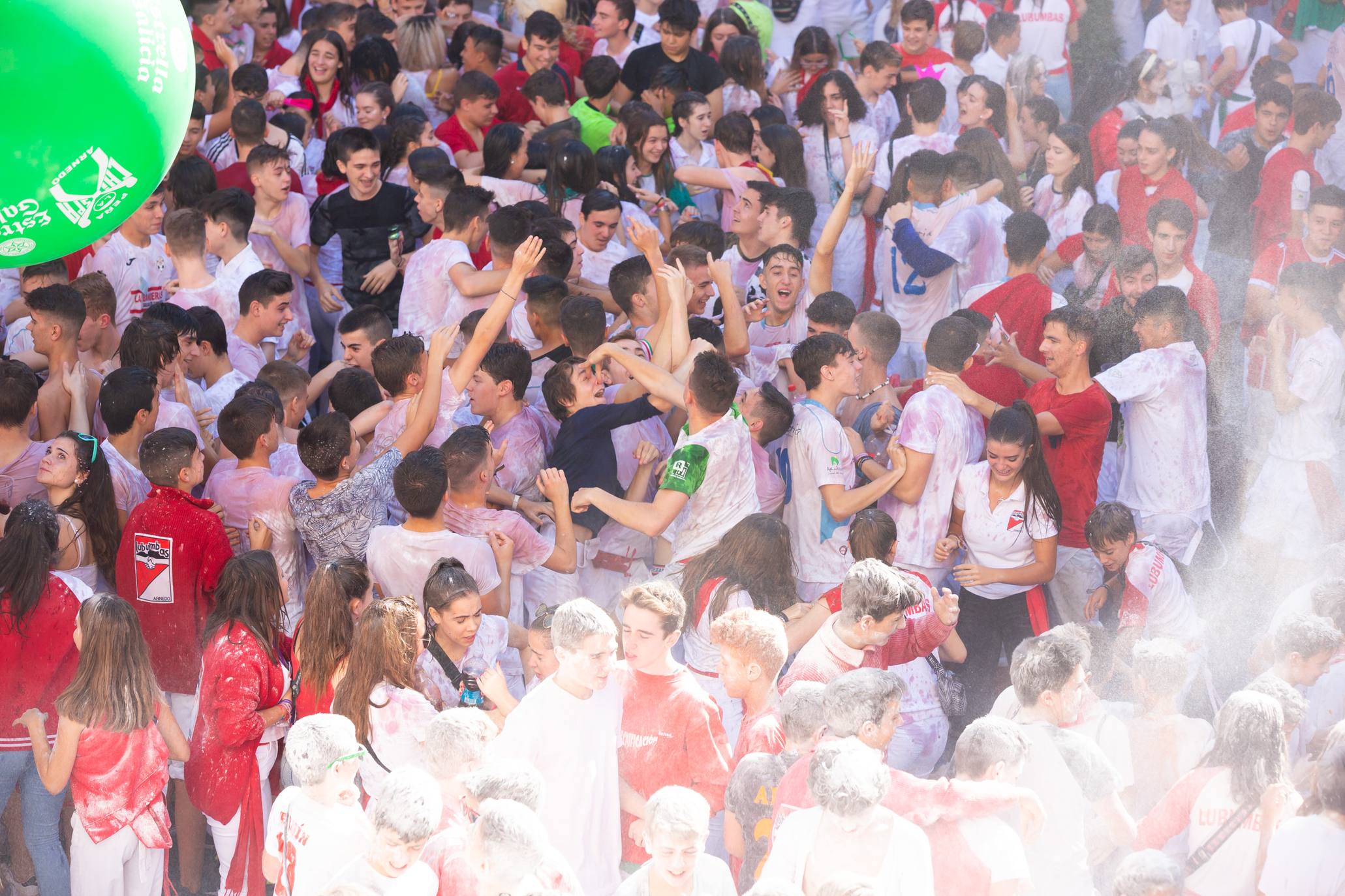 Arnedo dispara la bomba para dar comienzo a sus fiestas (I)