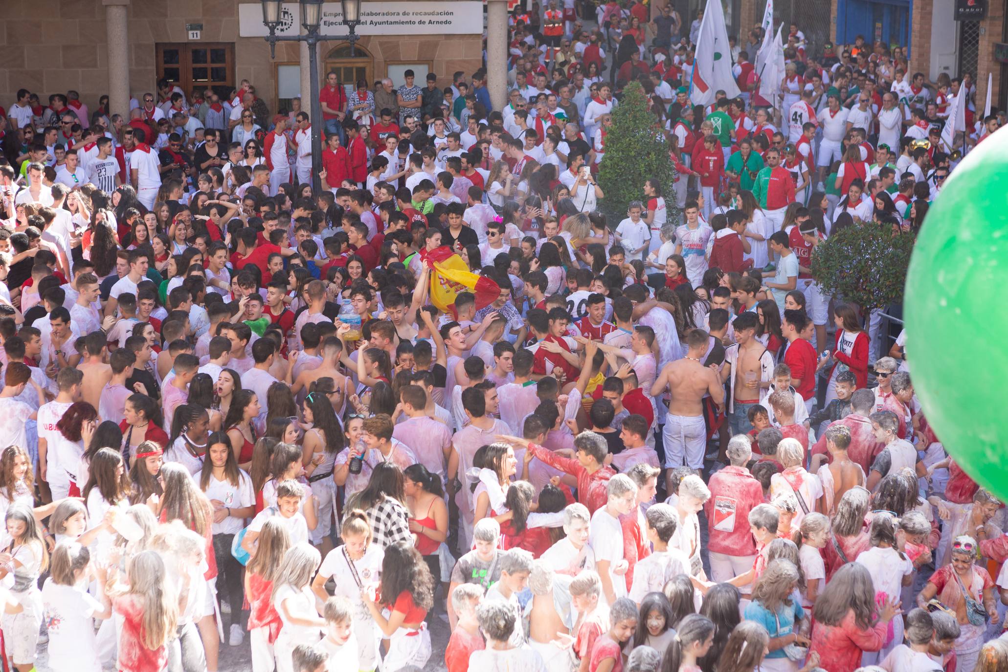 Arnedo dispara la bomba para dar comienzo a sus fiestas (I)