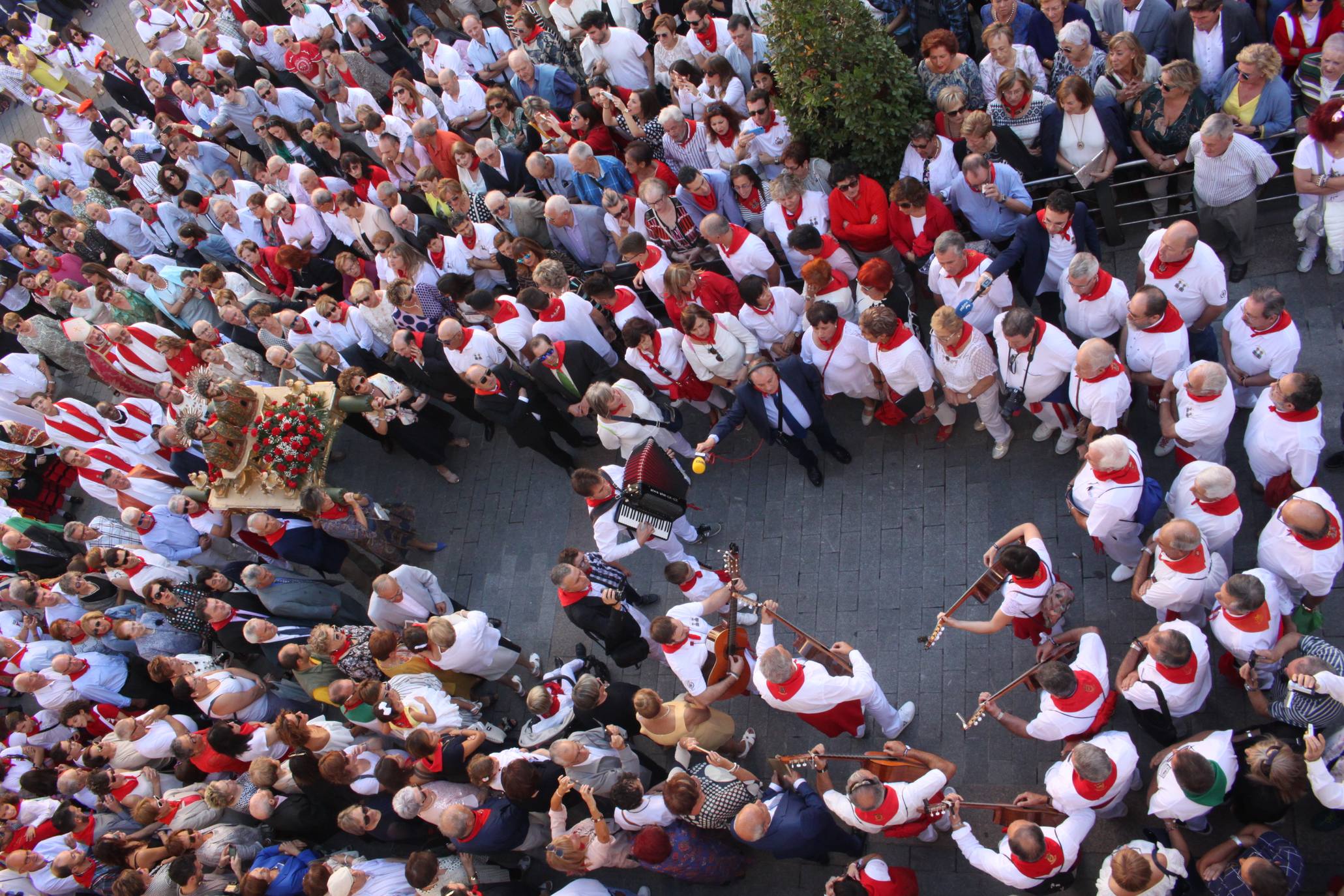 Arnedo disfruta con una nueva representación del robo de los santos en sus fiestas