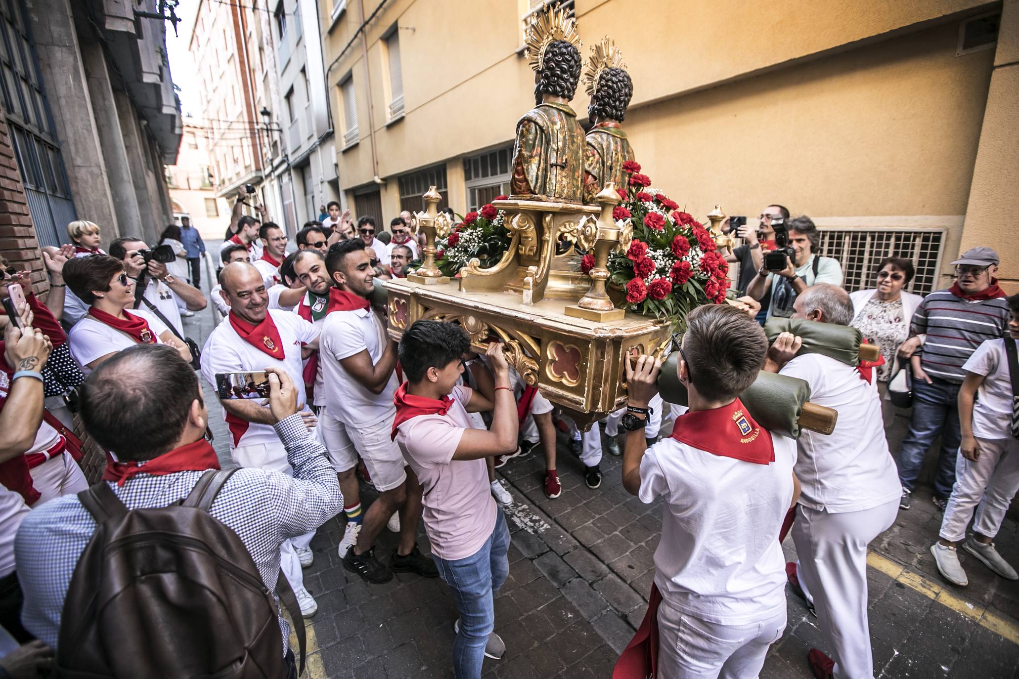 Arnedo disfruta con una nueva representación del robo de los santos en sus fiestas