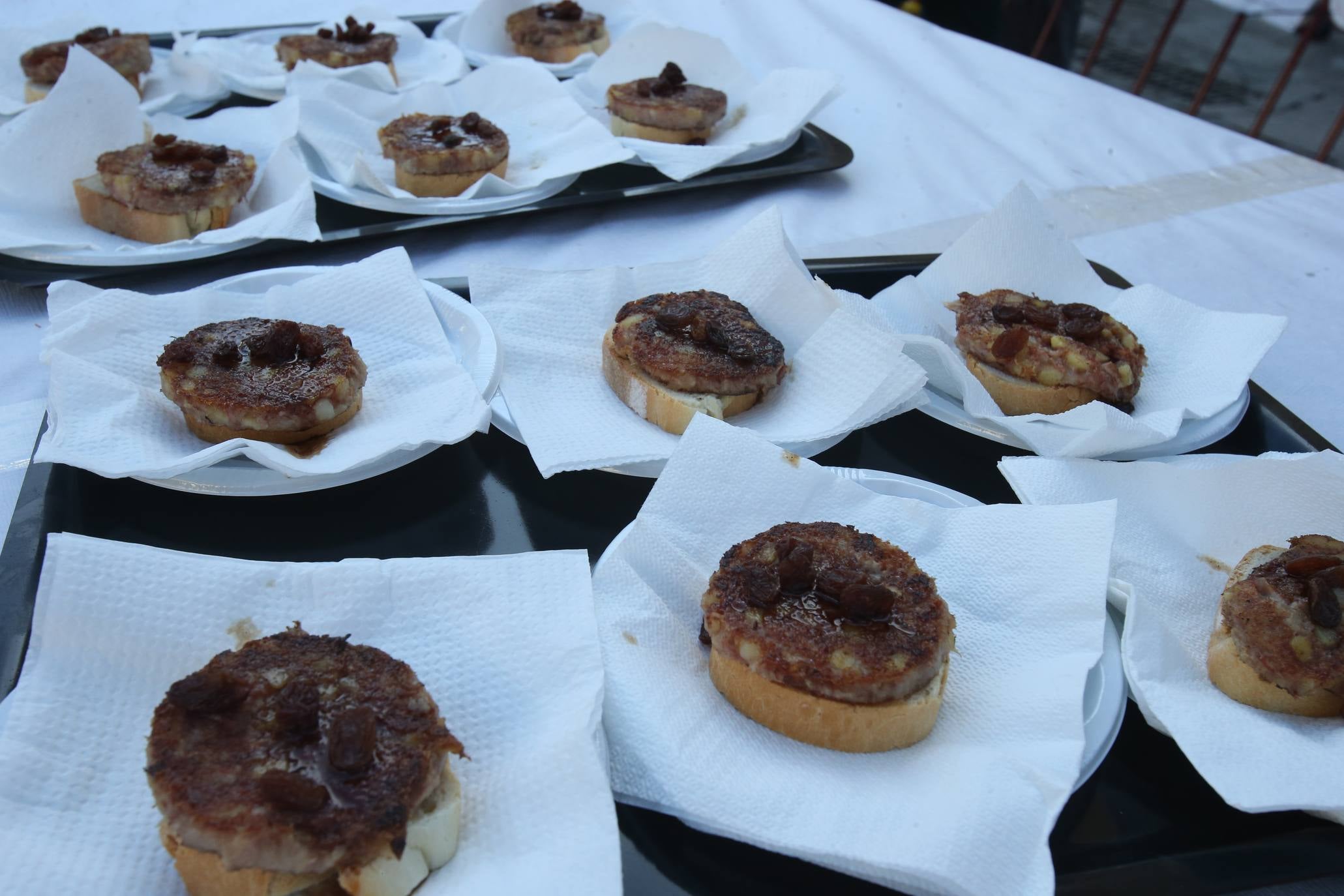 Semana Gastronómica: viernes de confit de pato y sardina con guindilla. 