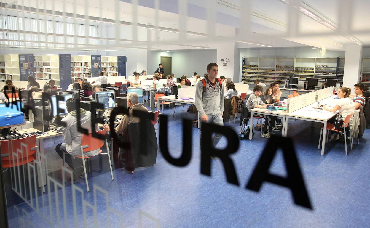 Más horario para la biblioteca Rafael Azcona