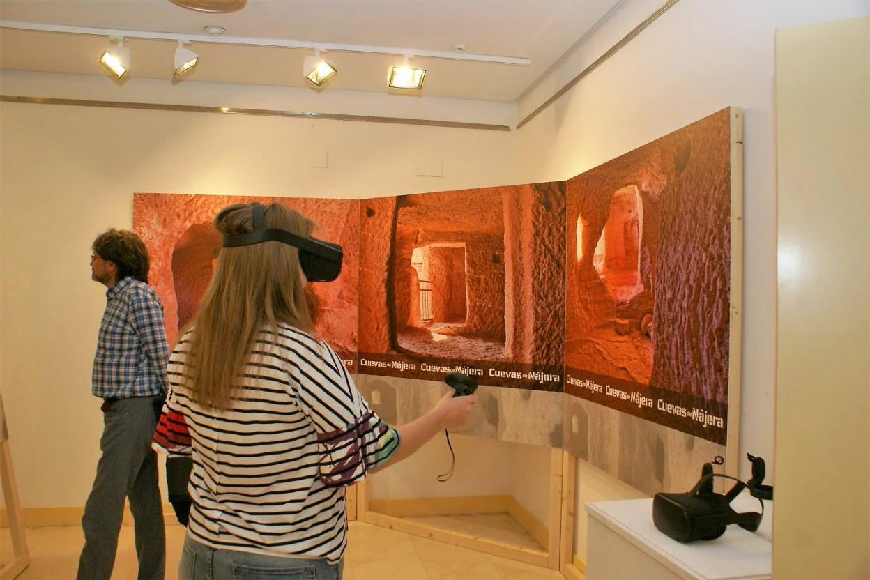 El recorrido virtual por el interior de las cuevas es uno de los principales atractivos de la visita a la exposición. :: F. D.