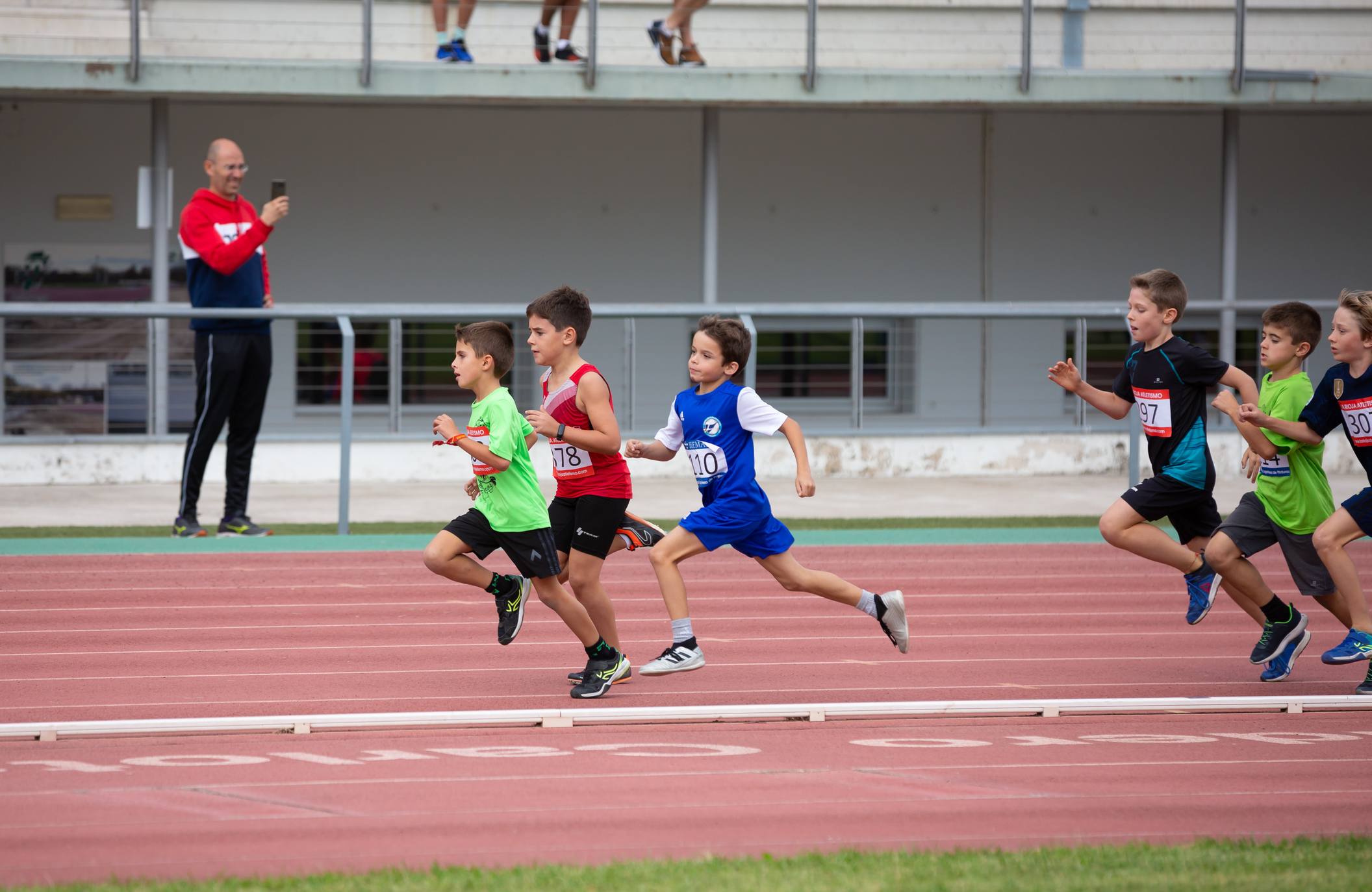 El 1.000 Popular en el Adarraga, la fiesta del atletismo 