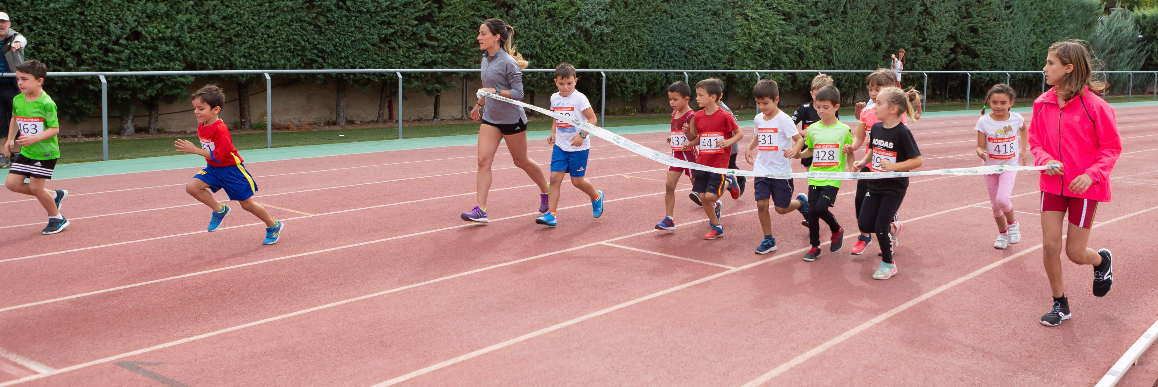 El 1.000 Popular en el Adarraga, la fiesta del atletismo 