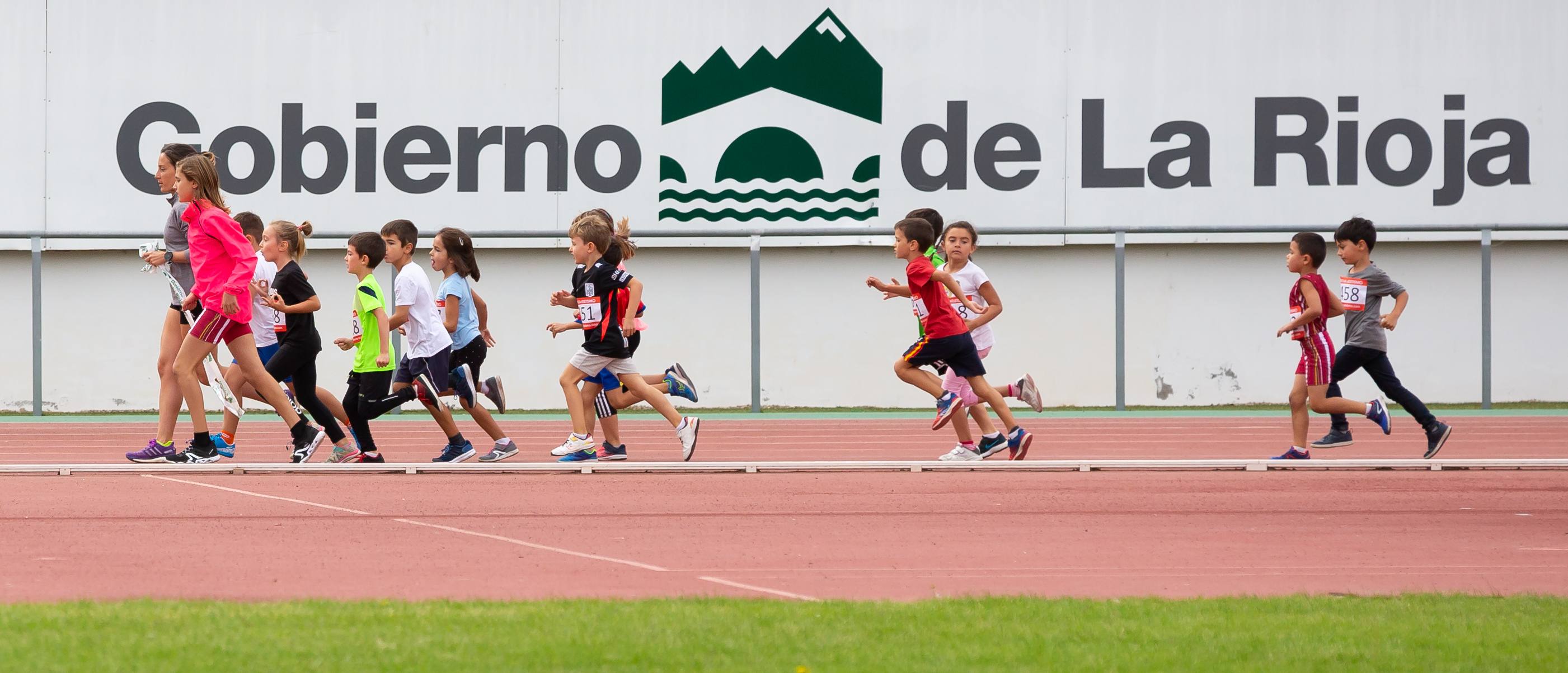 El 1.000 Popular en el Adarraga, la fiesta del atletismo 