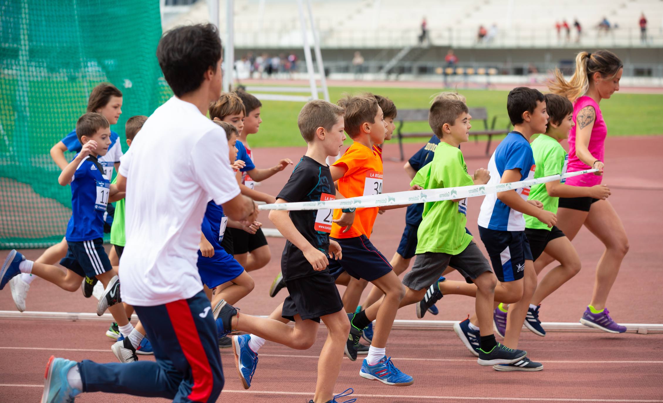 El 1.000 Popular en el Adarraga, la fiesta del atletismo 