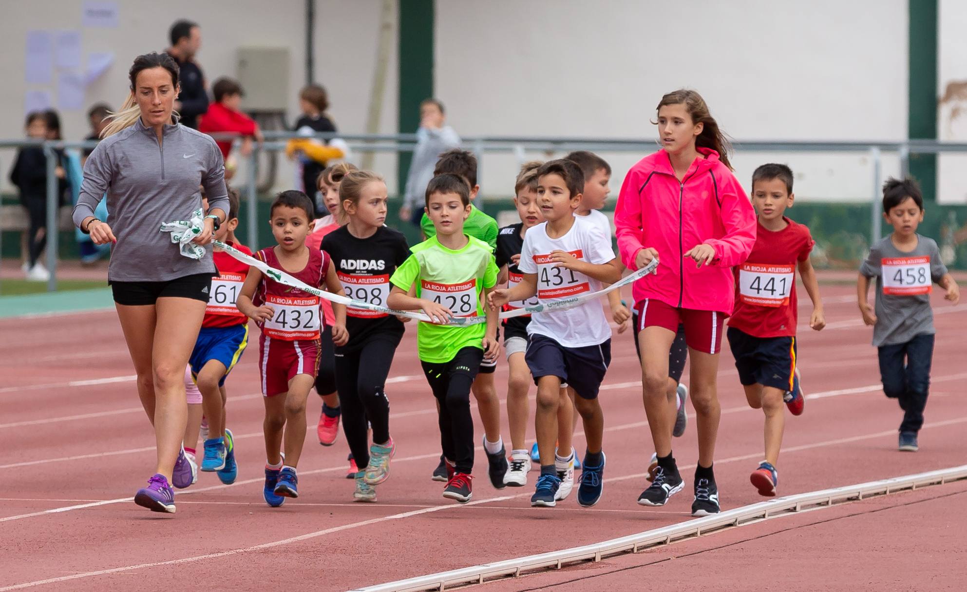 El 1.000 Popular en el Adarraga, la fiesta del atletismo 