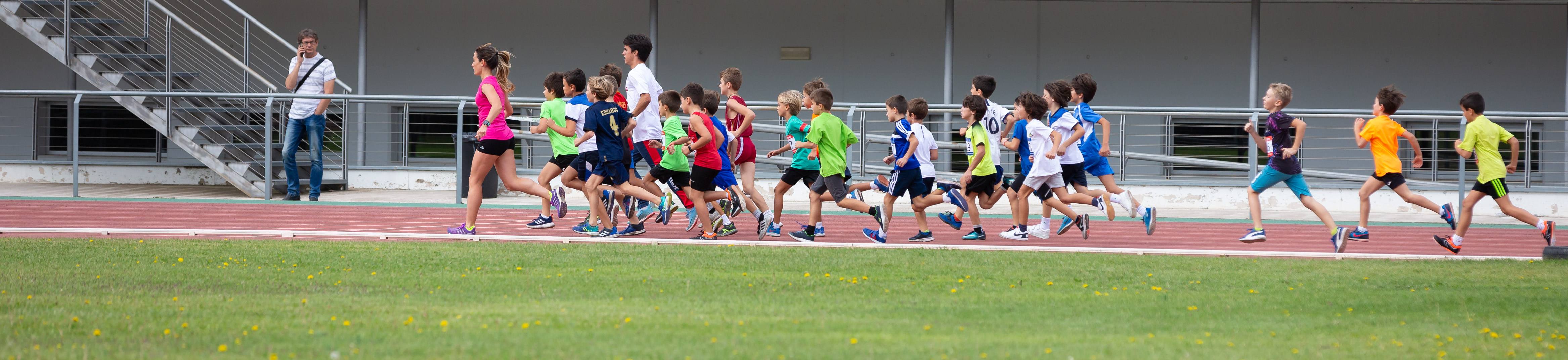 El 1.000 Popular en el Adarraga, la fiesta del atletismo 