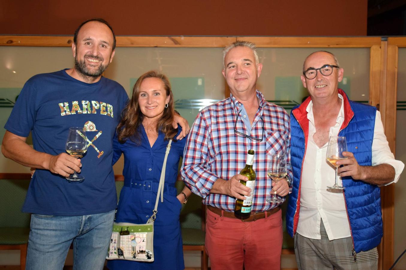 Tras la jornada de juego del Torneo Marqués de Riscal, de la Liga de Golf y Vino de lomejordelvinoderioja.com, se pudo disfrutar de la cata de dos vinos de Marqués de Riscal..