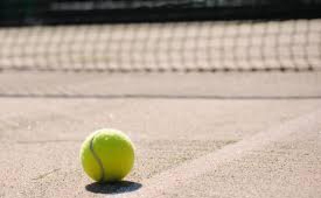 Pista de tenis vacía