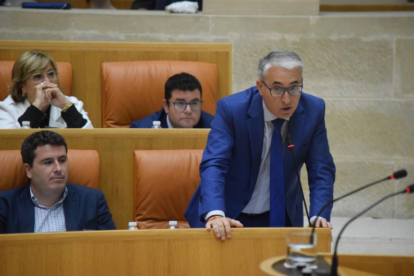 Sesión plenaria en el Parlamento de La Rioja. 