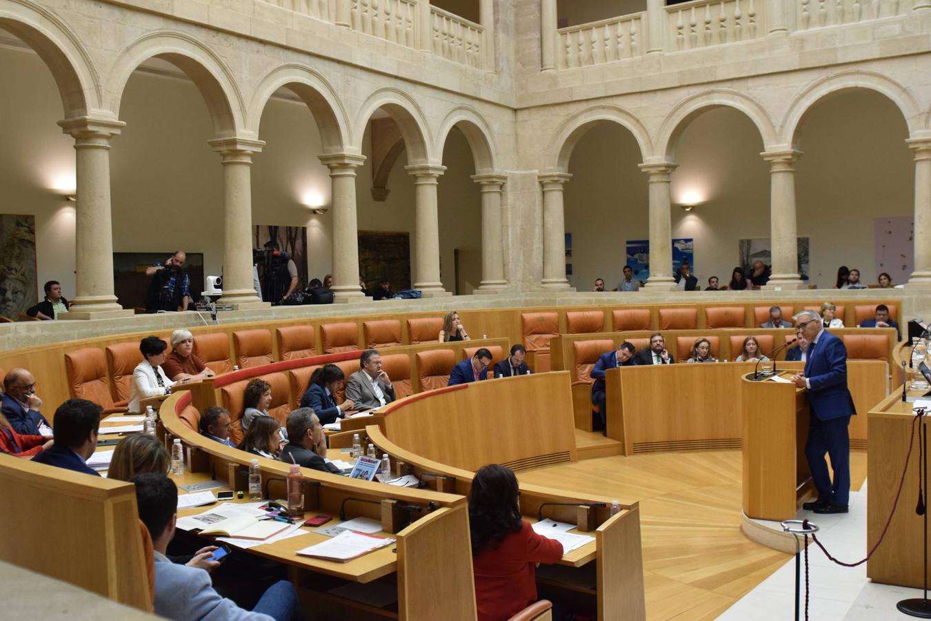 Sesión plenaria en el Parlamento de La Rioja. 