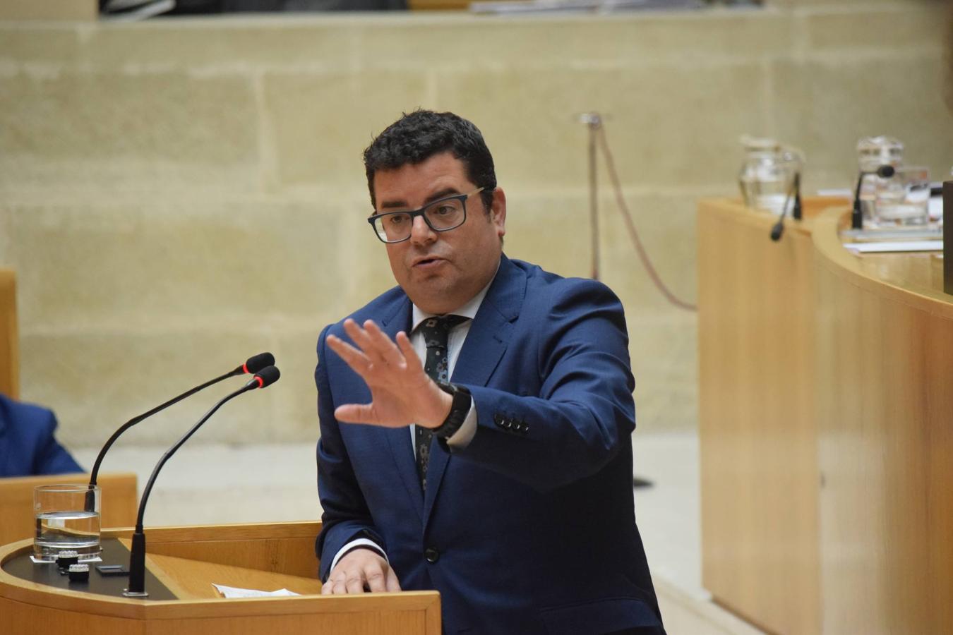 Sesión plenaria en el Parlamento de La Rioja. 