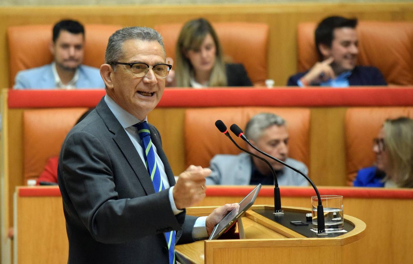 Sesión plenaria en el Parlamento de La Rioja. 