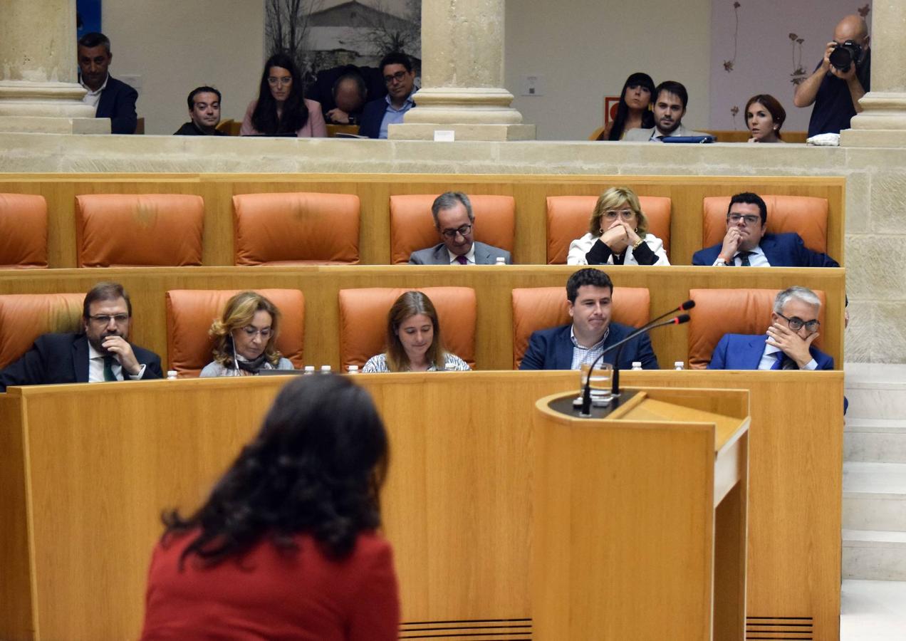 Sesión plenaria en el Parlamento de La Rioja. 