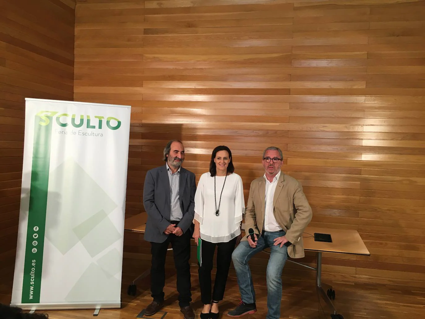 Enrique Martínez, Beatriz Carbonell y José María Esteban, este jueves, durante la presentación de la feria Sculto