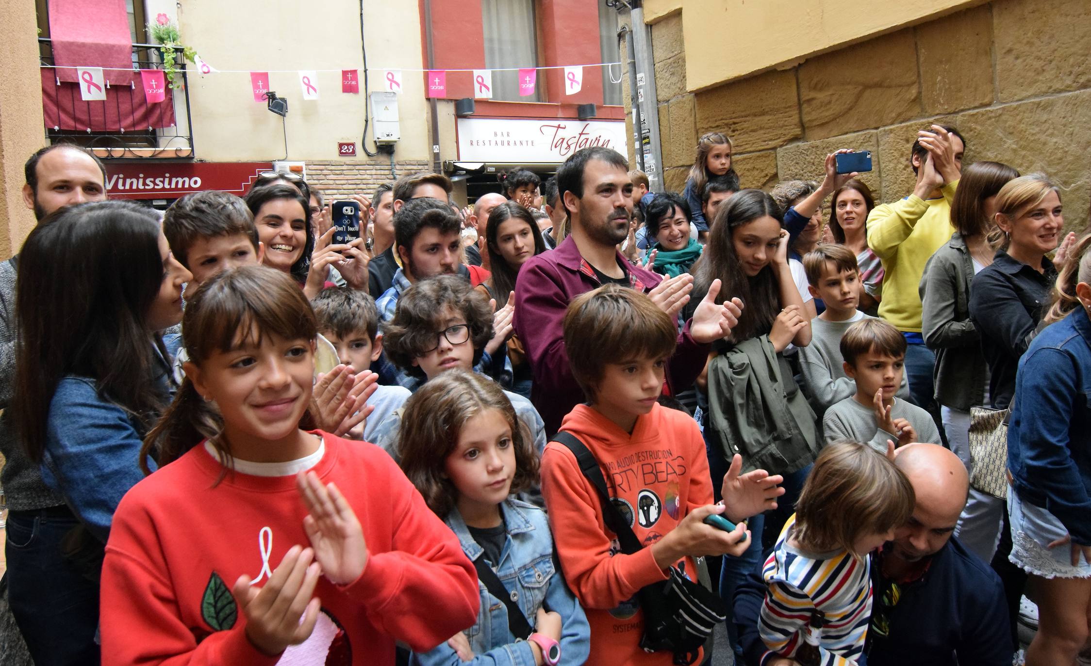 El acto ha incluido un concierto y una firma de discos. 