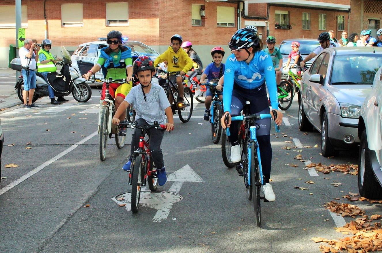 Reunió a vecinos y seguidores de la ciclista en la cita dominical de las fiestas del barrio logroñés Varea