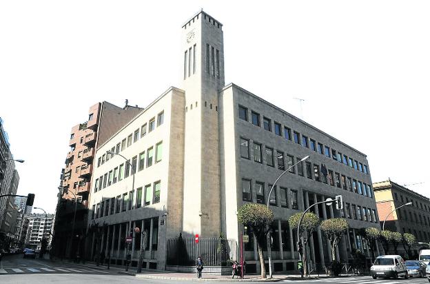 Imagen de archivo del edificio de la Delegación de Hacienda, en Logroño. 