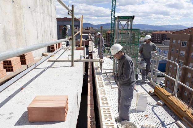 La construcción pierde impulso por la parálisis de la obra pública riojana