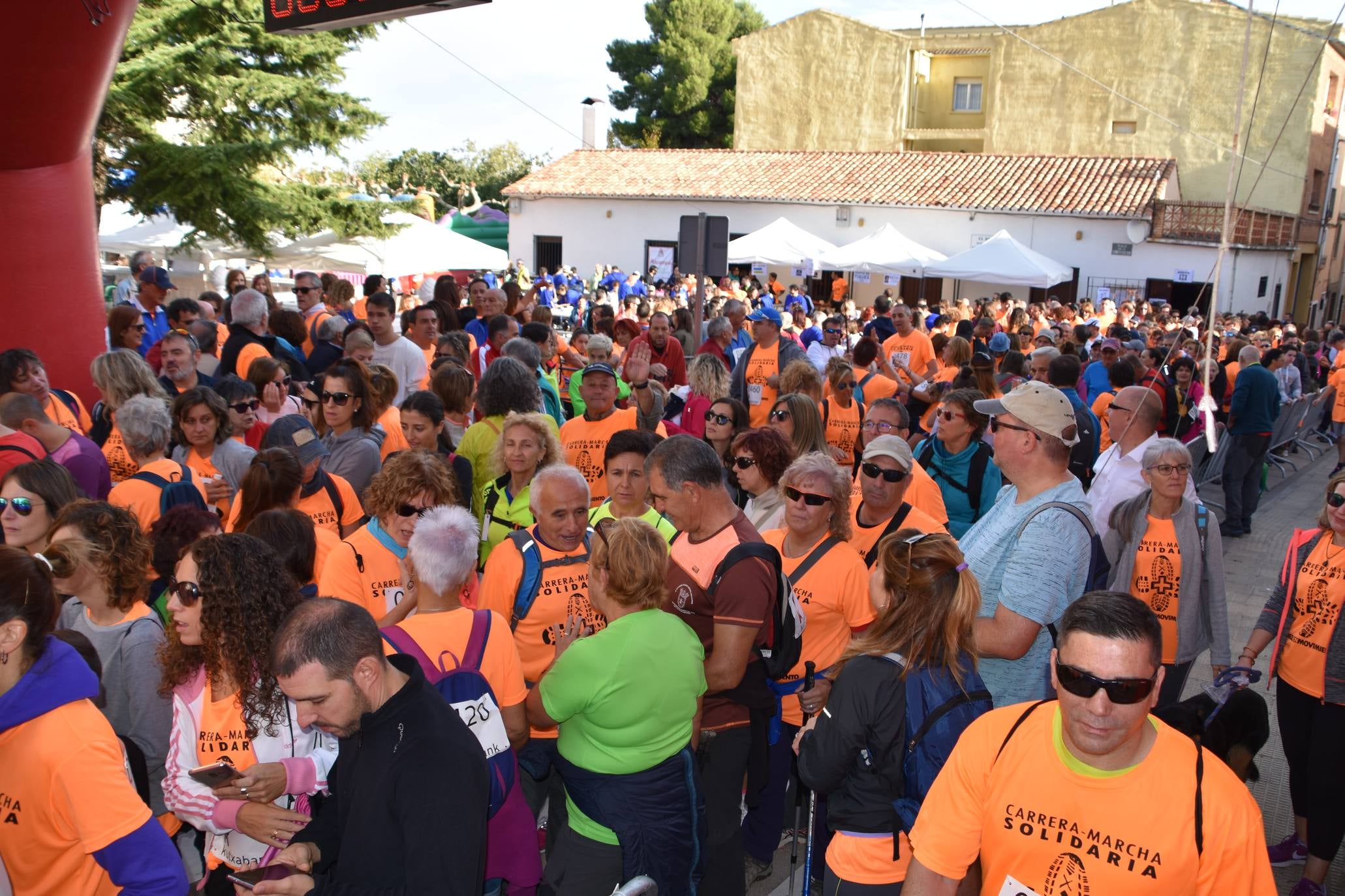 En total 821 hubo participantes entre las tres de los cuales la mayor parte, 658 personas, participaron en la marcha de 11.5 kilómetros por un circuito rural