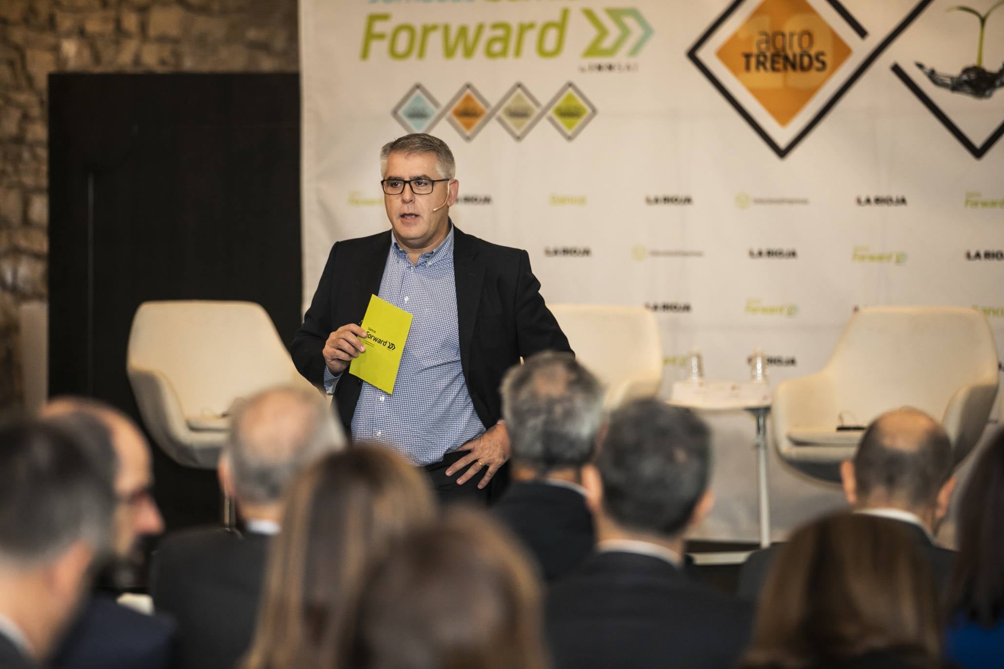 El CEO de la consultora de estrategia corporativa Innsai, Jesús Navarro, ha explicado en Logroño las tendencias innovadoras de futuro en la agricultura, dentro de la Jornada Bankia Forward que ha organizado Diario LA RIOJA en Bodegas Franco-Españolas.