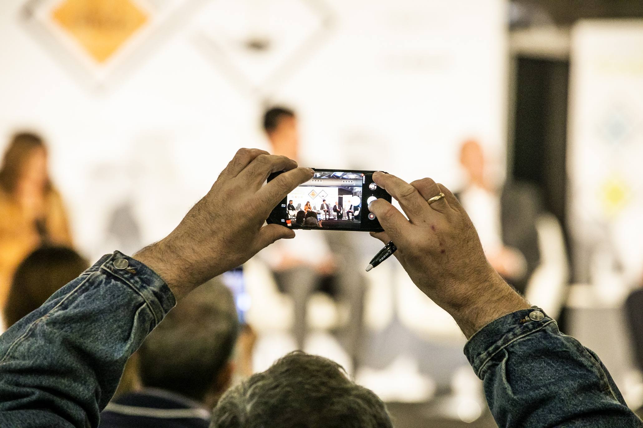 El CEO de la consultora de estrategia corporativa Innsai, Jesús Navarro, ha explicado en Logroño las tendencias innovadoras de futuro en la agricultura, dentro de la Jornada Bankia Forward que ha organizado Diario LA RIOJA en Bodegas Franco-Españolas.