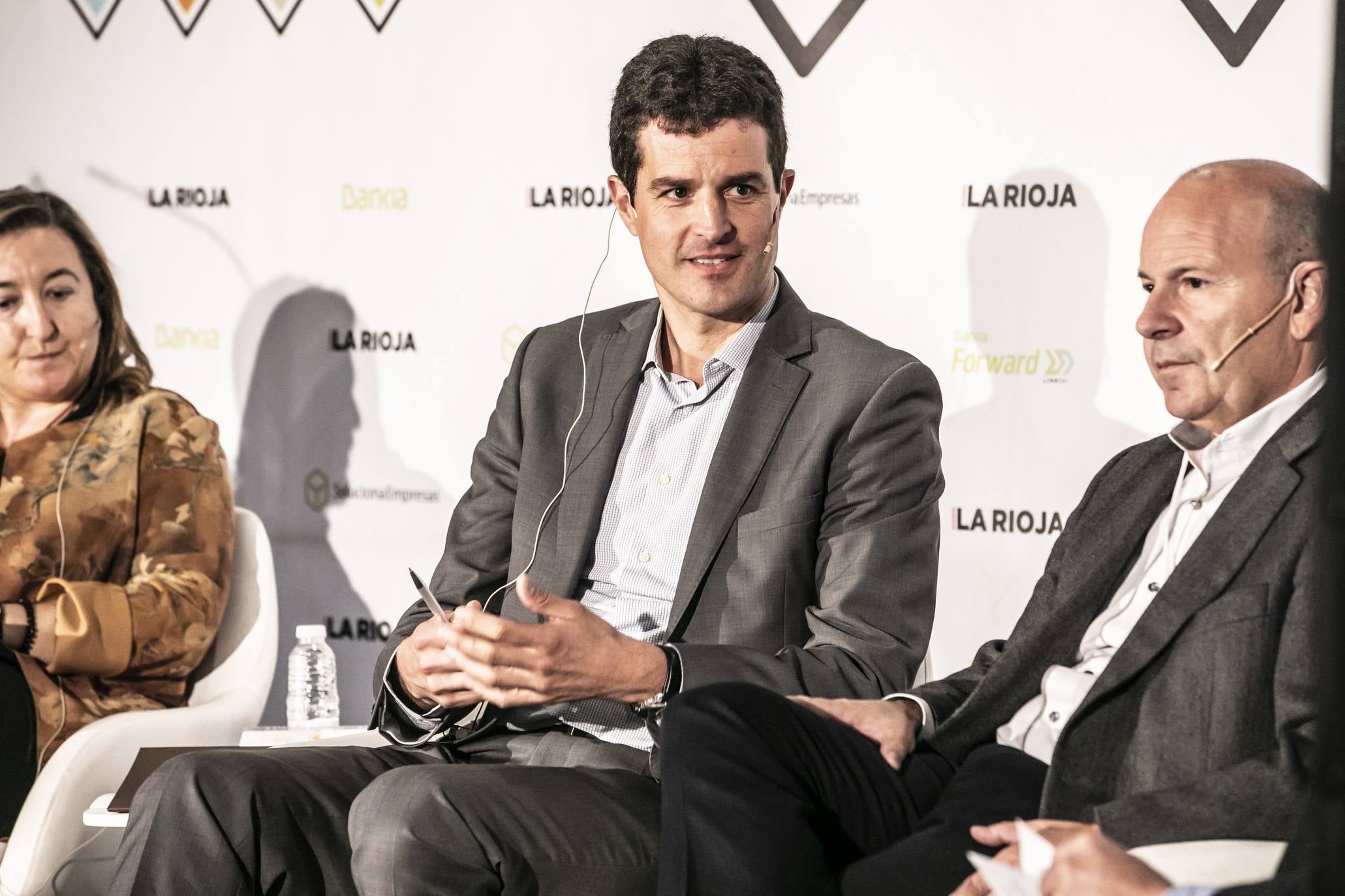 El CEO de la consultora de estrategia corporativa Innsai, Jesús Navarro, ha explicado en Logroño las tendencias innovadoras de futuro en la agricultura, dentro de la Jornada Bankia Forward que ha organizado Diario LA RIOJA en Bodegas Franco-Españolas.