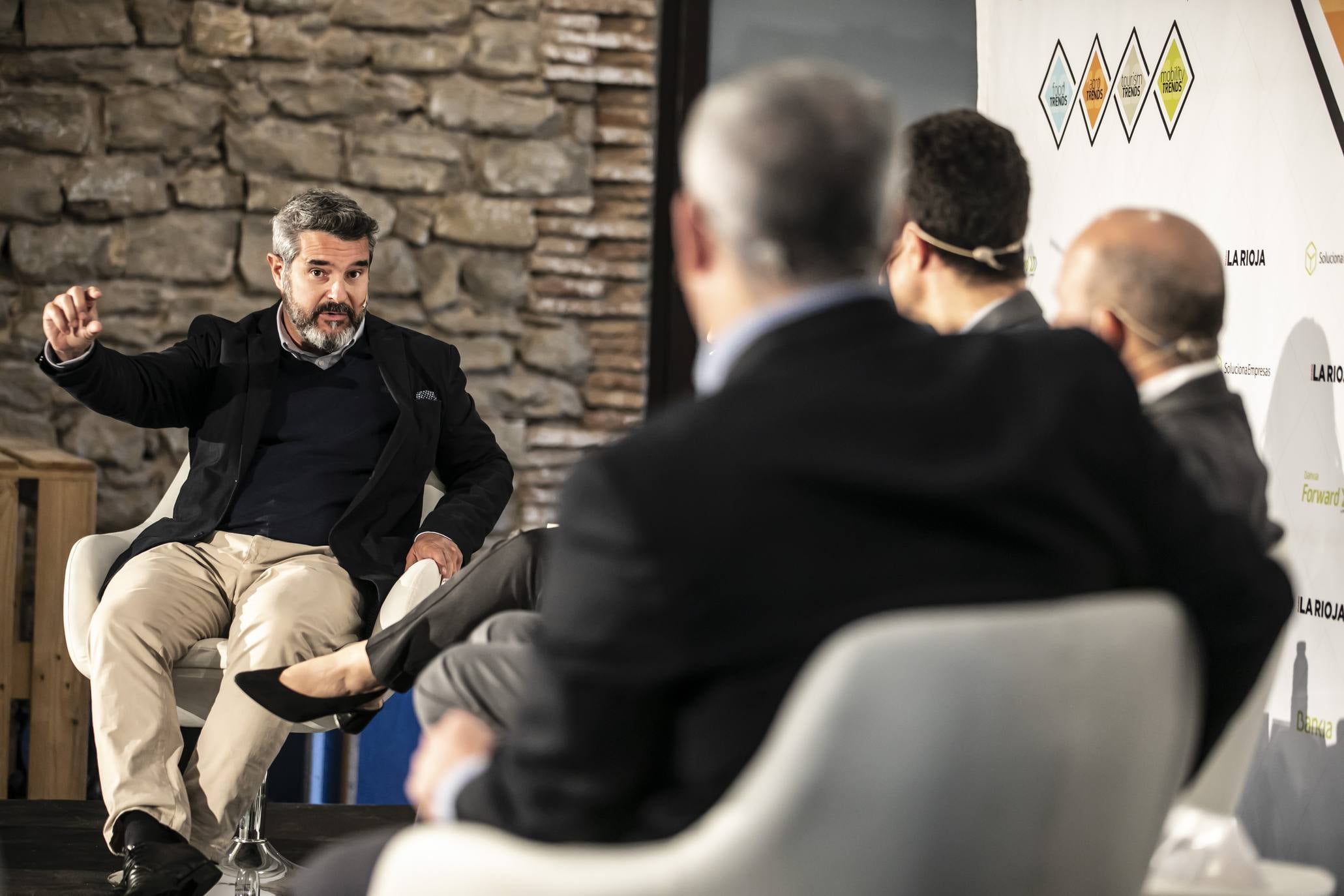 El CEO de la consultora de estrategia corporativa Innsai, Jesús Navarro, ha explicado en Logroño las tendencias innovadoras de futuro en la agricultura, dentro de la Jornada Bankia Forward que ha organizado Diario LA RIOJA en Bodegas Franco-Españolas.