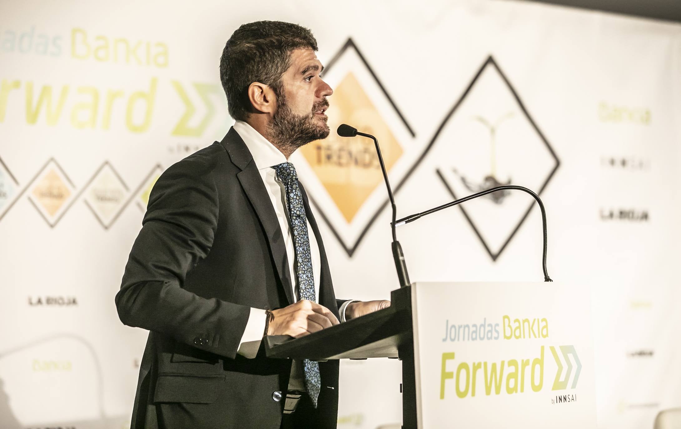 El CEO de la consultora de estrategia corporativa Innsai, Jesús Navarro, ha explicado en Logroño las tendencias innovadoras de futuro en la agricultura, dentro de la Jornada Bankia Forward que ha organizado Diario LA RIOJA en Bodegas Franco-Españolas.