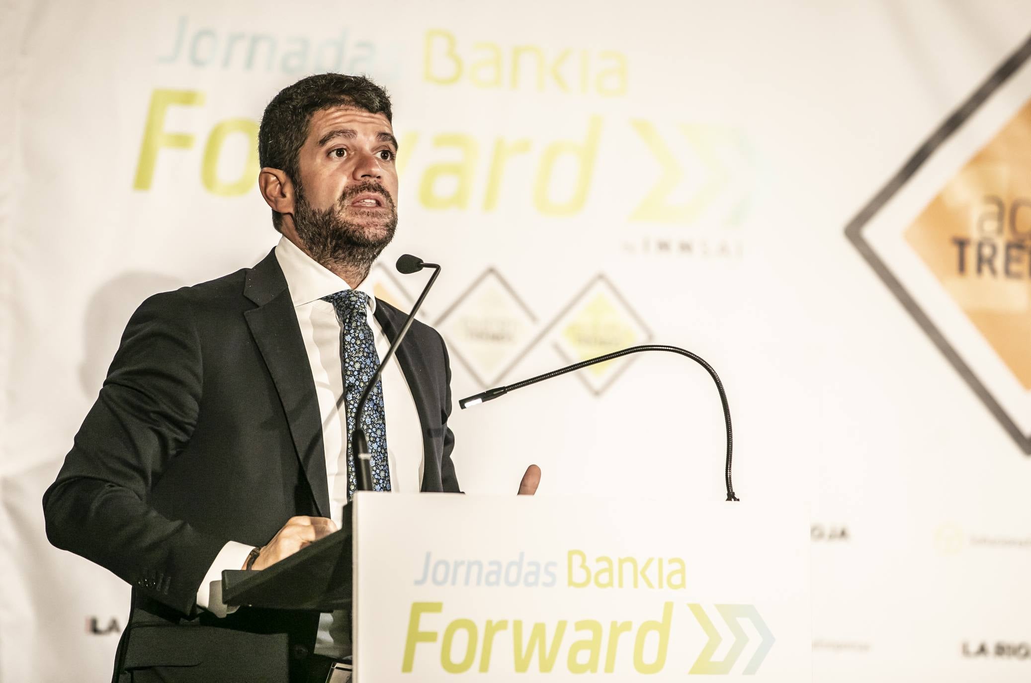El CEO de la consultora de estrategia corporativa Innsai, Jesús Navarro, ha explicado en Logroño las tendencias innovadoras de futuro en la agricultura, dentro de la Jornada Bankia Forward que ha organizado Diario LA RIOJA en Bodegas Franco-Españolas.