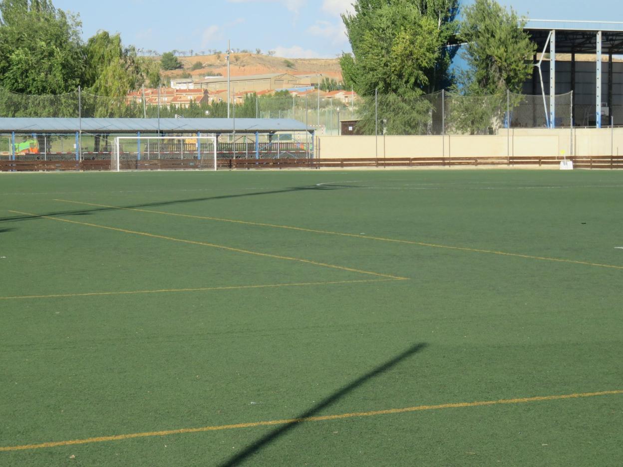 El cambio de la moqueta del campo será a partir del 20 de junio. :: e.p.