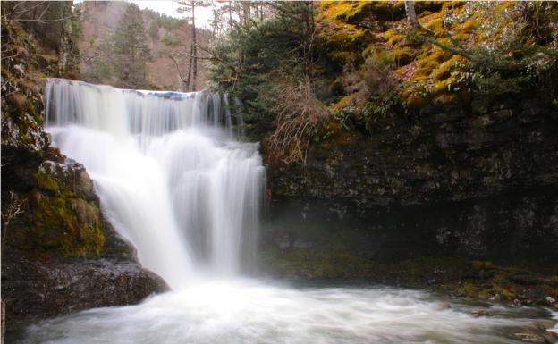 Cascada principal de Puente Ra, en el Parque Natural de Cebollera 