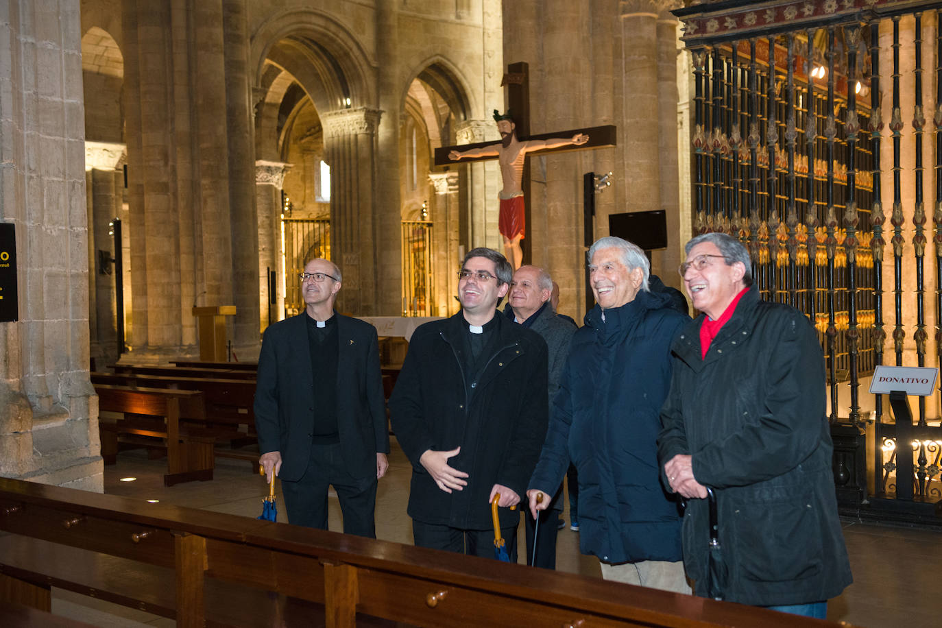 Vargas Llosa ha visitado la Catedral de El Salvador en Santo Domingo de La Calzada