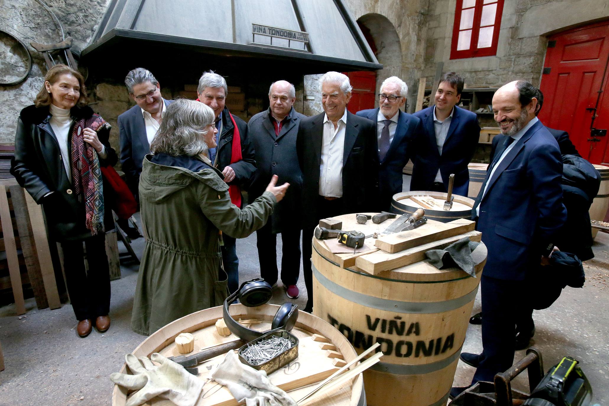 Vargas Llosa acude a Bodegas López de Heredia en su visita a La Rioja para Futuro en Español