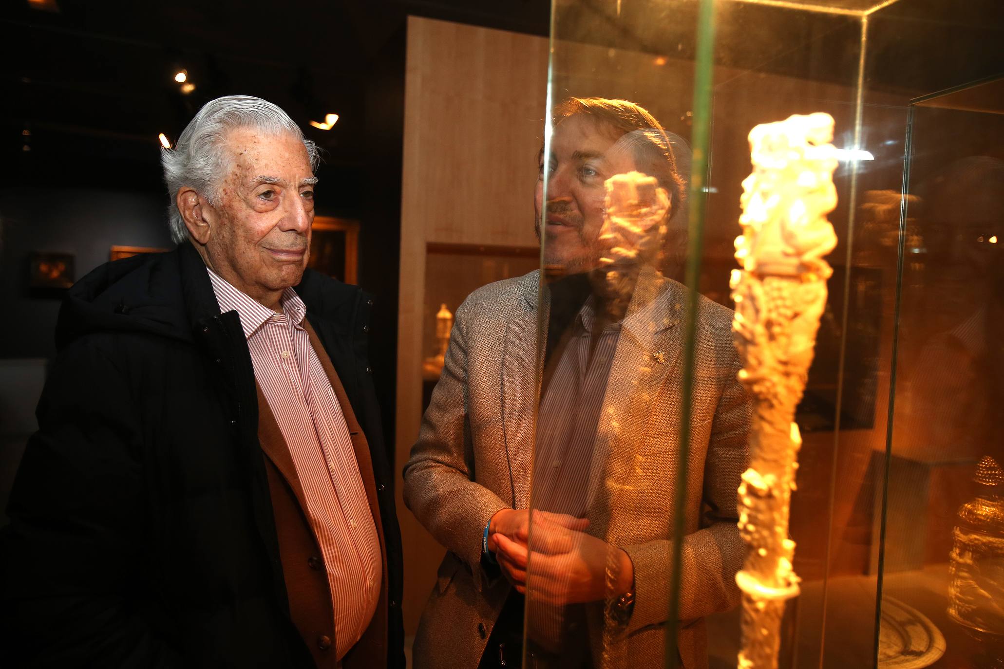 El Nobel hispano-peruano, Mario Vargas Llosa, visitó el martes el Museo Vivanco. El escritor abrirá este miércoles en Logroño la novena edición de Futuro en Español, que reunirá además a una veintena de expertos para debatir sobre 'Educación y transformación digital'