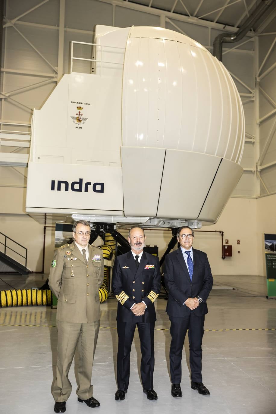 El Ejército de Tierra ha incorporado a la base de helicópteros de Agoncillo (La Rioja) el primer simulador de vuelo, del NH-90, con el que podrán trabajar de forma interconectada con otras escuelas de pilotos de este cuerpo y, en el futuro, del Ejército del Aire y de la Armada.