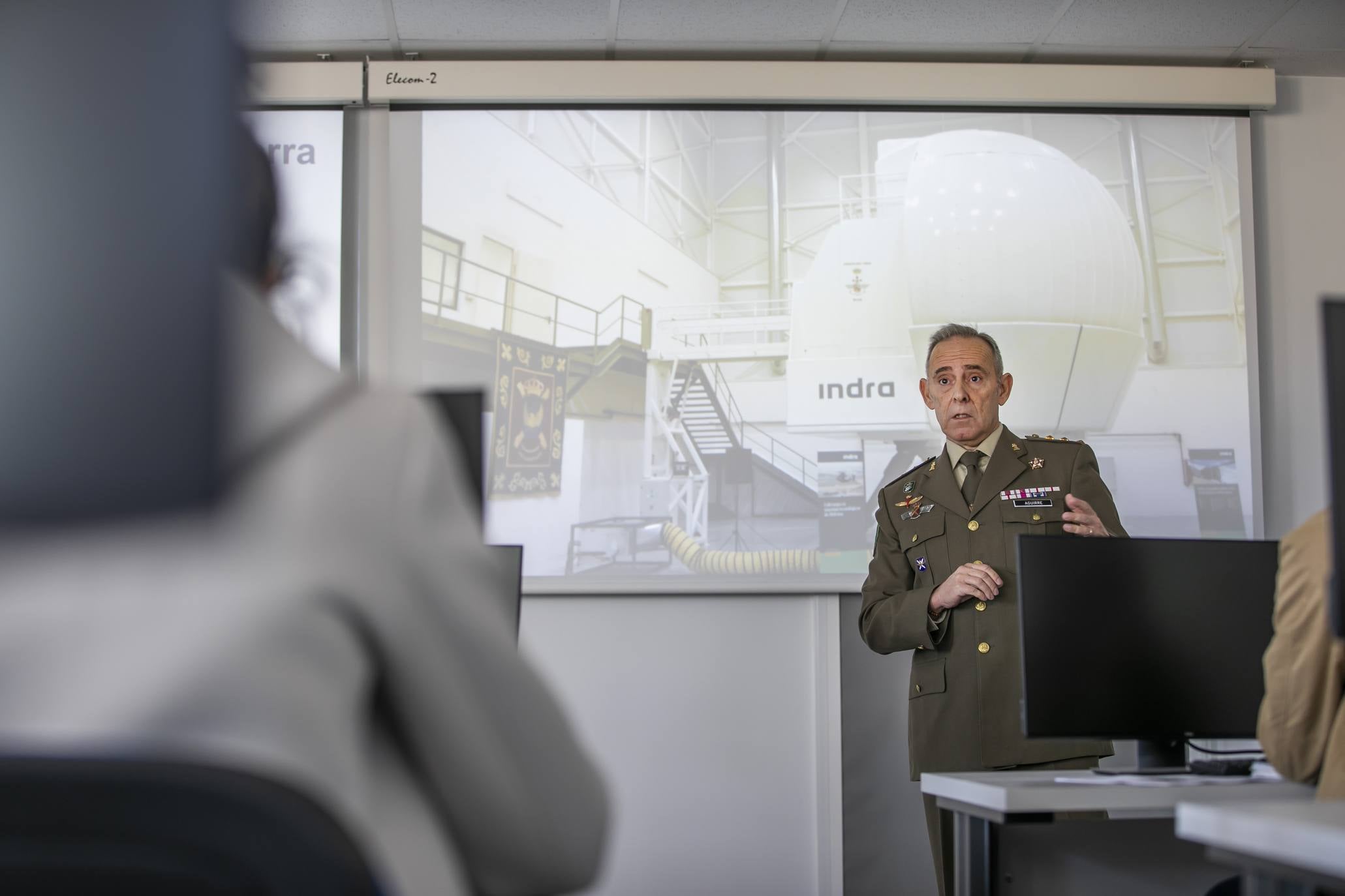 El Ejército de Tierra ha incorporado a la base de helicópteros de Agoncillo (La Rioja) el primer simulador de vuelo, del NH-90, con el que podrán trabajar de forma interconectada con otras escuelas de pilotos de este cuerpo y, en el futuro, del Ejército del Aire y de la Armada.