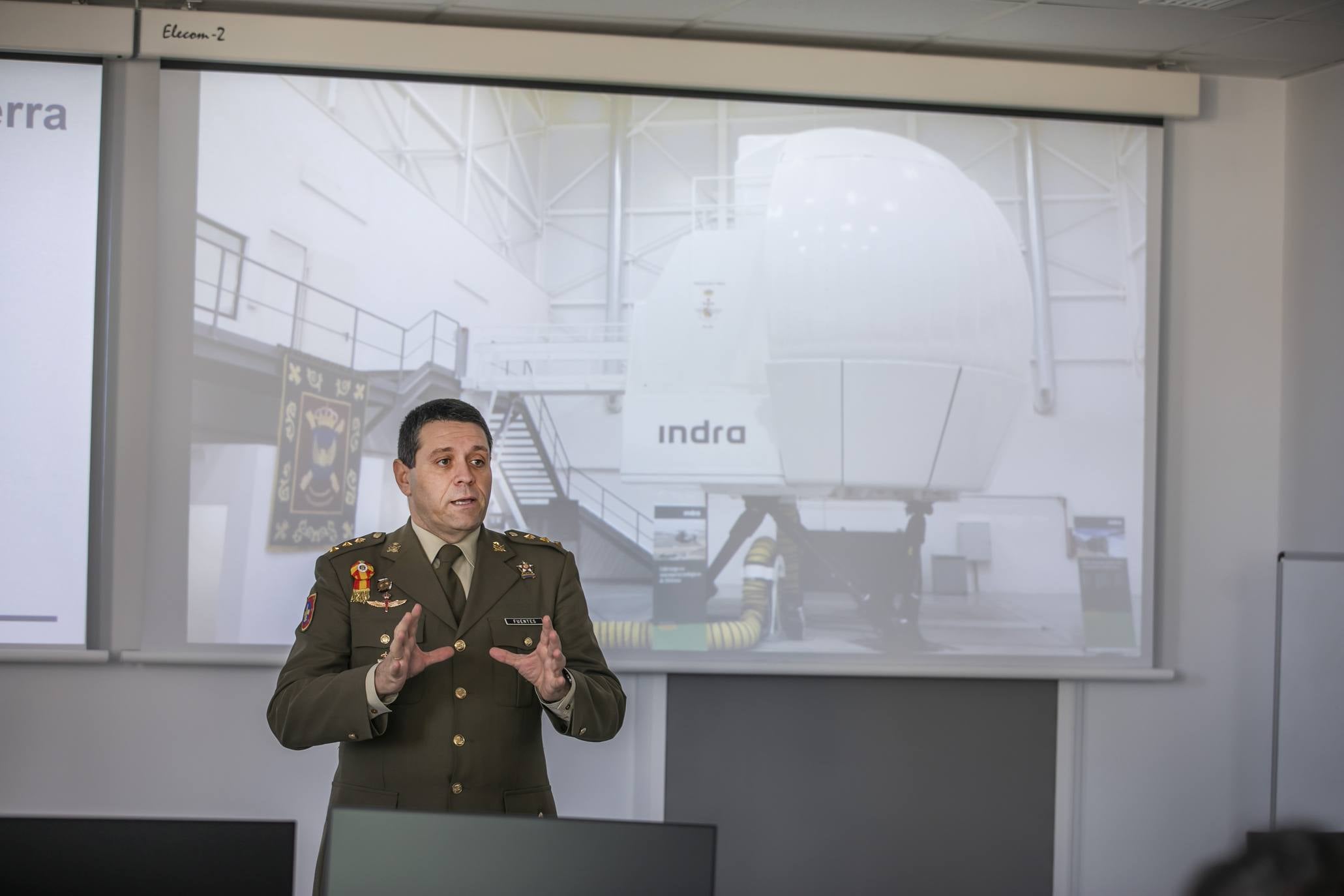 El Ejército de Tierra ha incorporado a la base de helicópteros de Agoncillo (La Rioja) el primer simulador de vuelo, del NH-90, con el que podrán trabajar de forma interconectada con otras escuelas de pilotos de este cuerpo y, en el futuro, del Ejército del Aire y de la Armada.