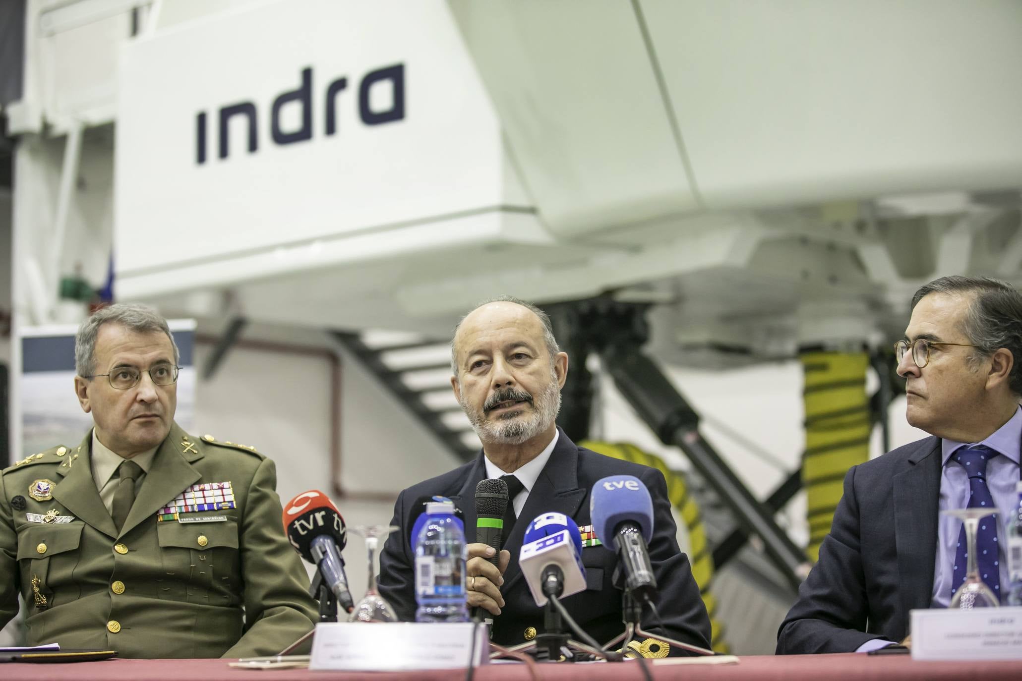 El Ejército de Tierra ha incorporado a la base de helicópteros de Agoncillo (La Rioja) el primer simulador de vuelo, del NH-90, con el que podrán trabajar de forma interconectada con otras escuelas de pilotos de este cuerpo y, en el futuro, del Ejército del Aire y de la Armada.