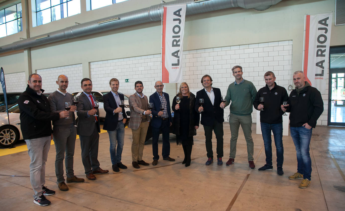 Representantes de las diferentes empresas que exponen en la Feria, junto a representantes de Diario LA RIOJA, organizadora del evento.