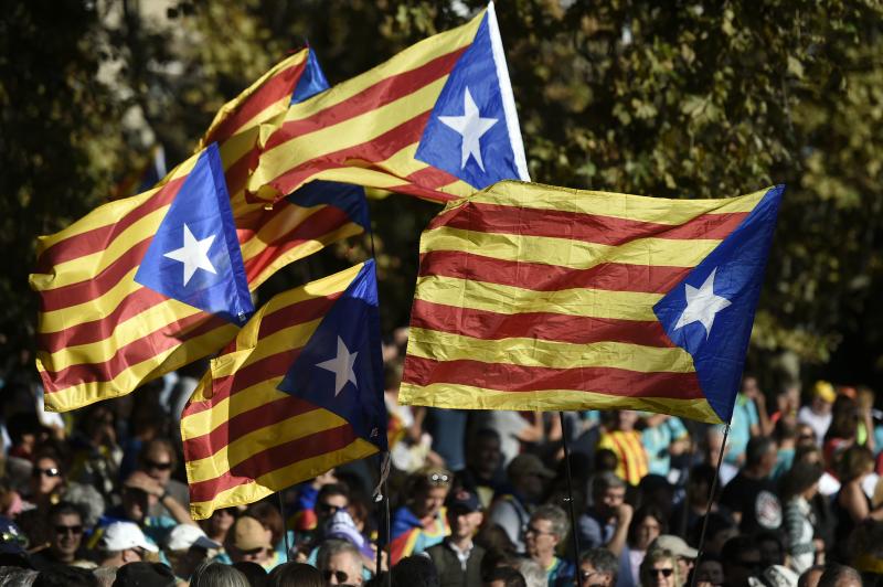 Miles de personas se concentran en Barcelona para protestar por la sentencia del 'procés'.