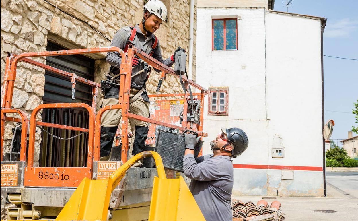 Dos trabajadores del sector de la construcción.