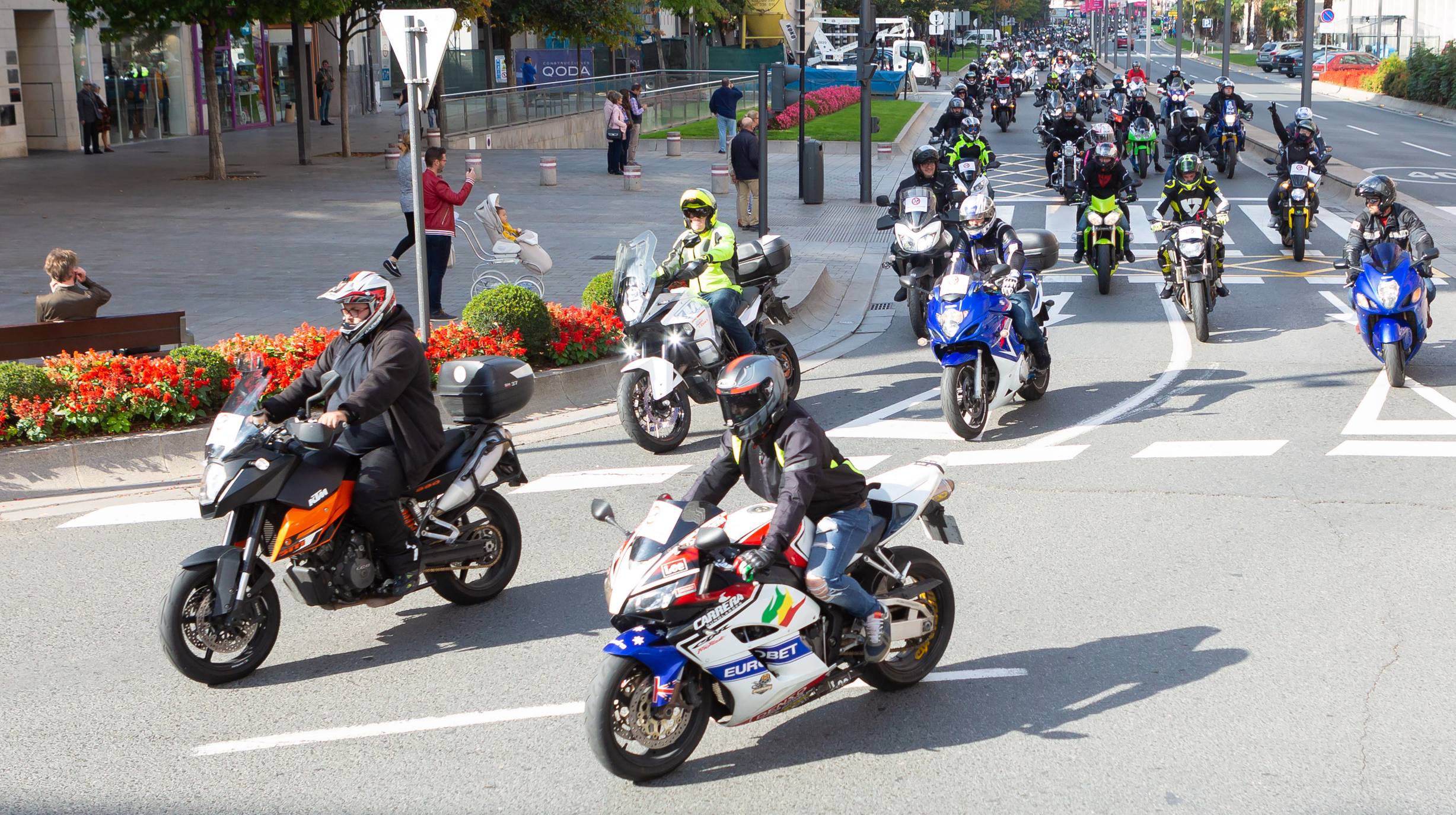 Las calles de la capital se han llenado con el rugido de los motores de las motos. 