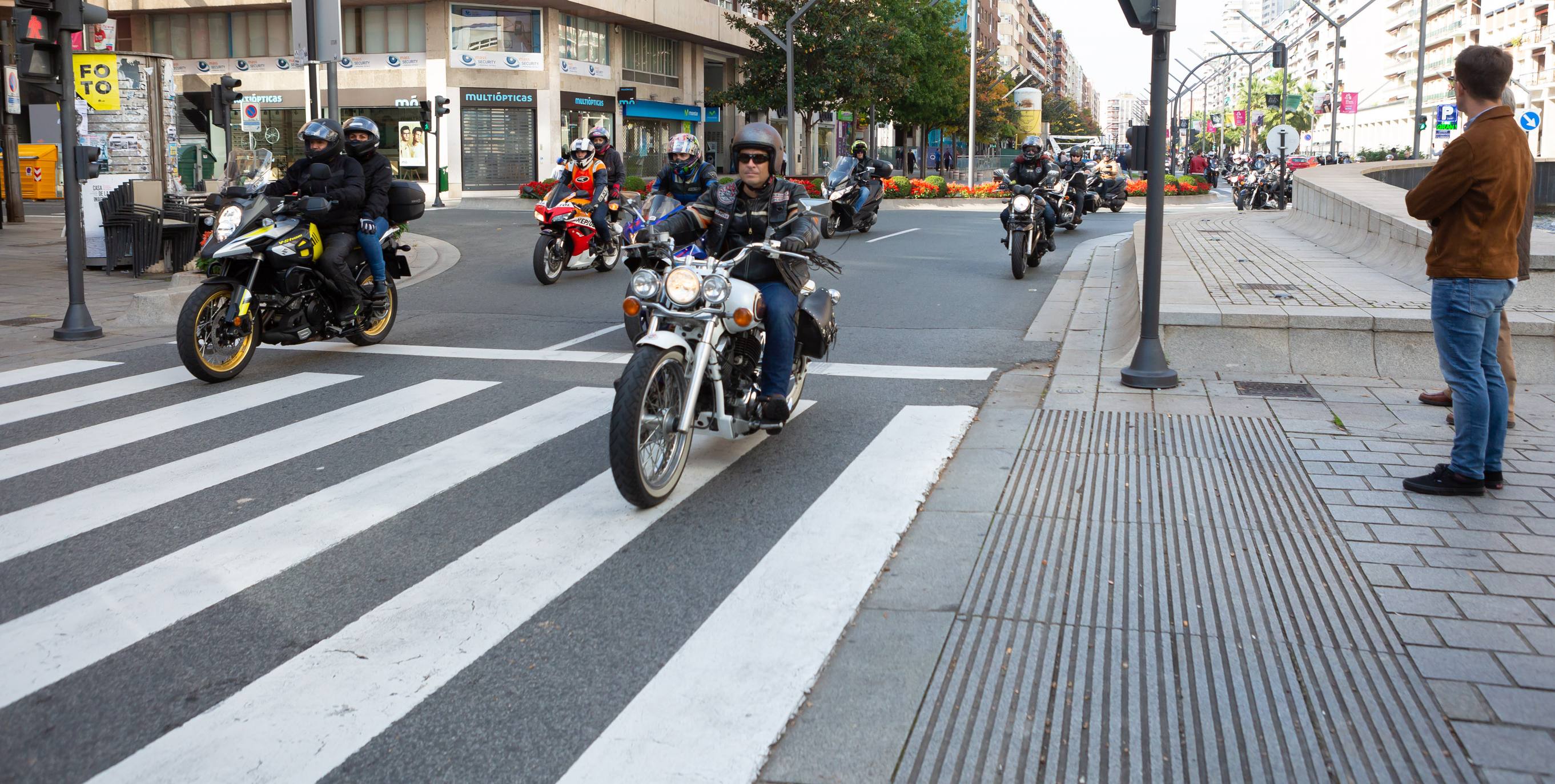 Las calles de la capital se han llenado con el rugido de los motores de las motos. 