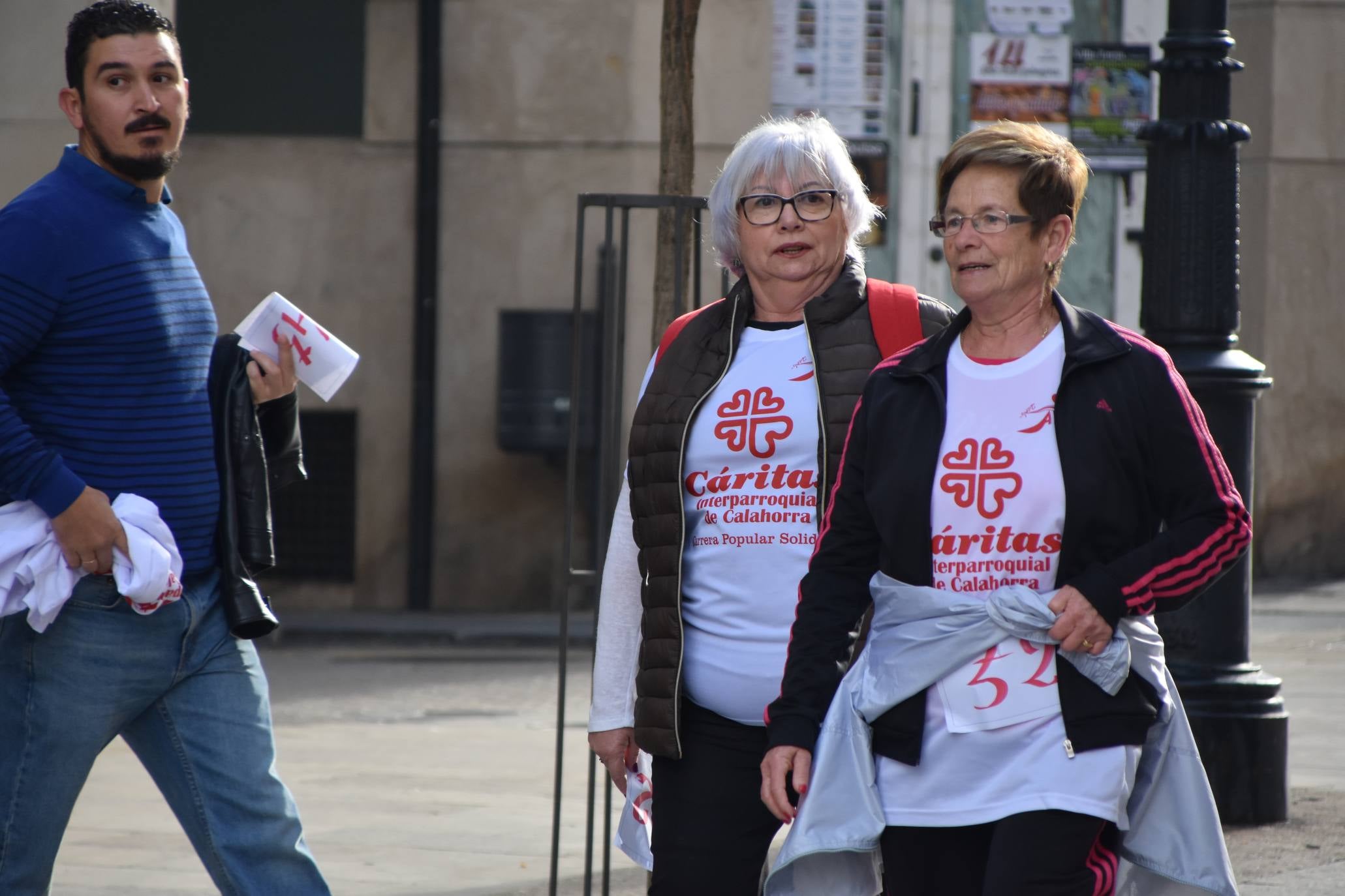 343 personas participaron en la marcha